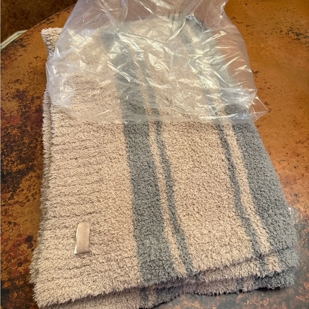 Barefoot Dreams  COZY CHIC VARIEGATED STRIPE BLANKET‎ TAN/GRAY 45in x 60in NWOT